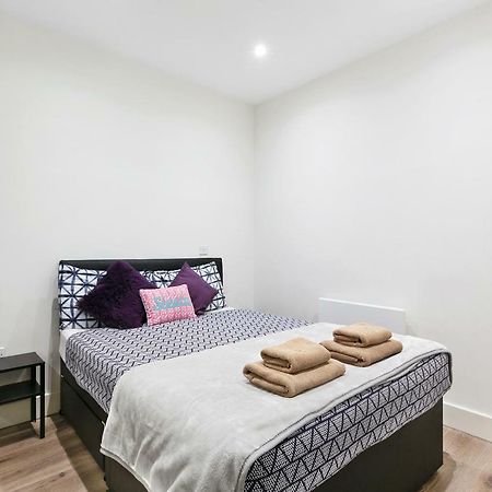 Mondial Apartments At Heathrow Harmondsworth Bagian luar foto