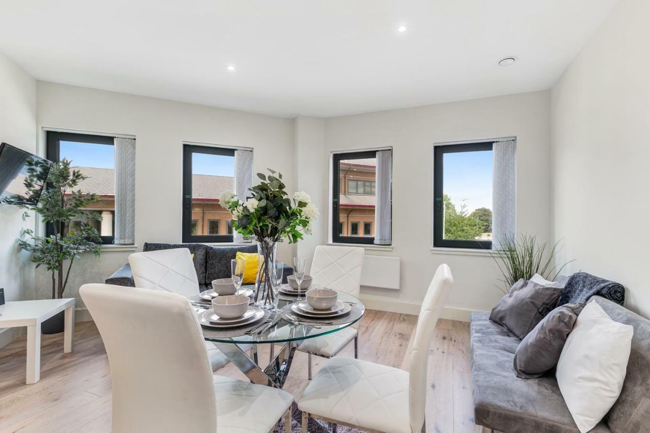 Mondial Apartments At Heathrow Harmondsworth Bagian luar foto