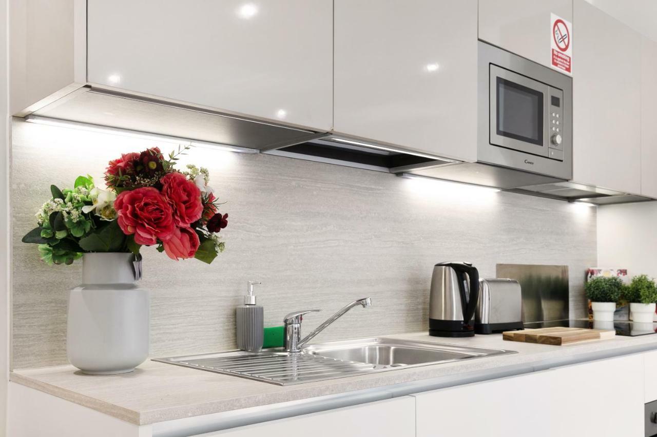 Mondial Apartments At Heathrow Harmondsworth Bagian luar foto