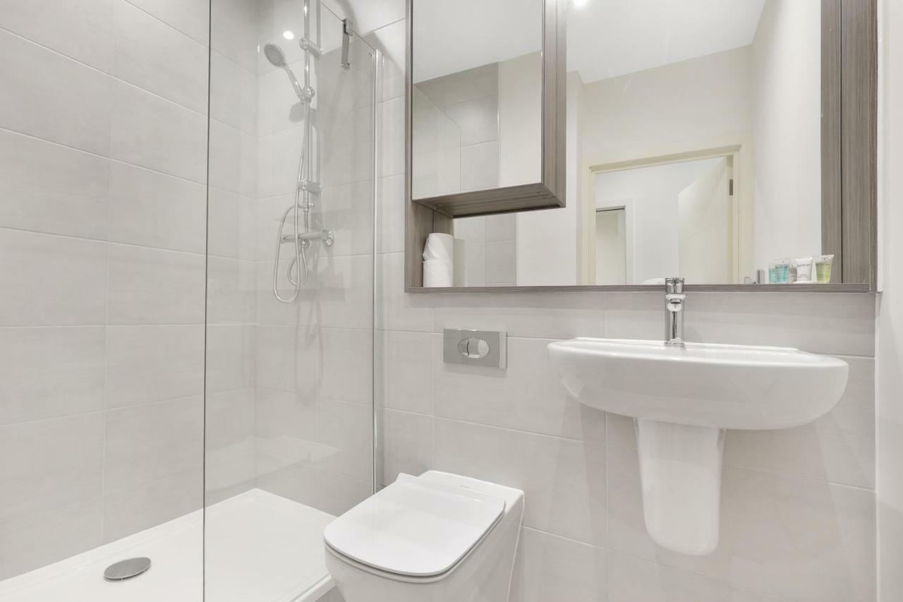 Mondial Apartments At Heathrow Harmondsworth Bagian luar foto