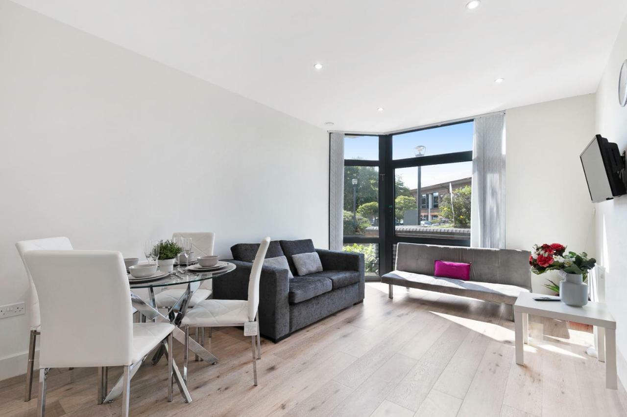 Mondial Apartments At Heathrow Harmondsworth Bagian luar foto