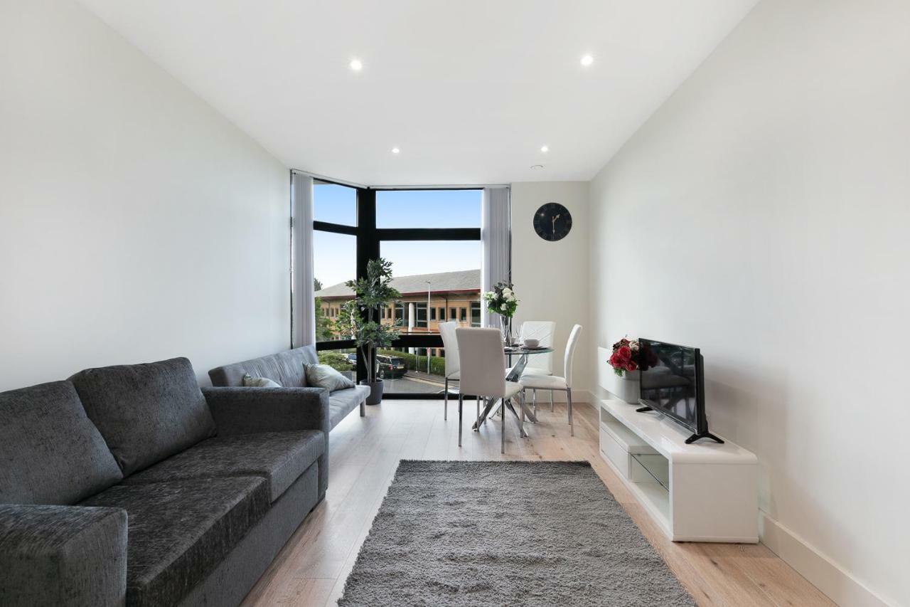 Mondial Apartments At Heathrow Harmondsworth Bagian luar foto