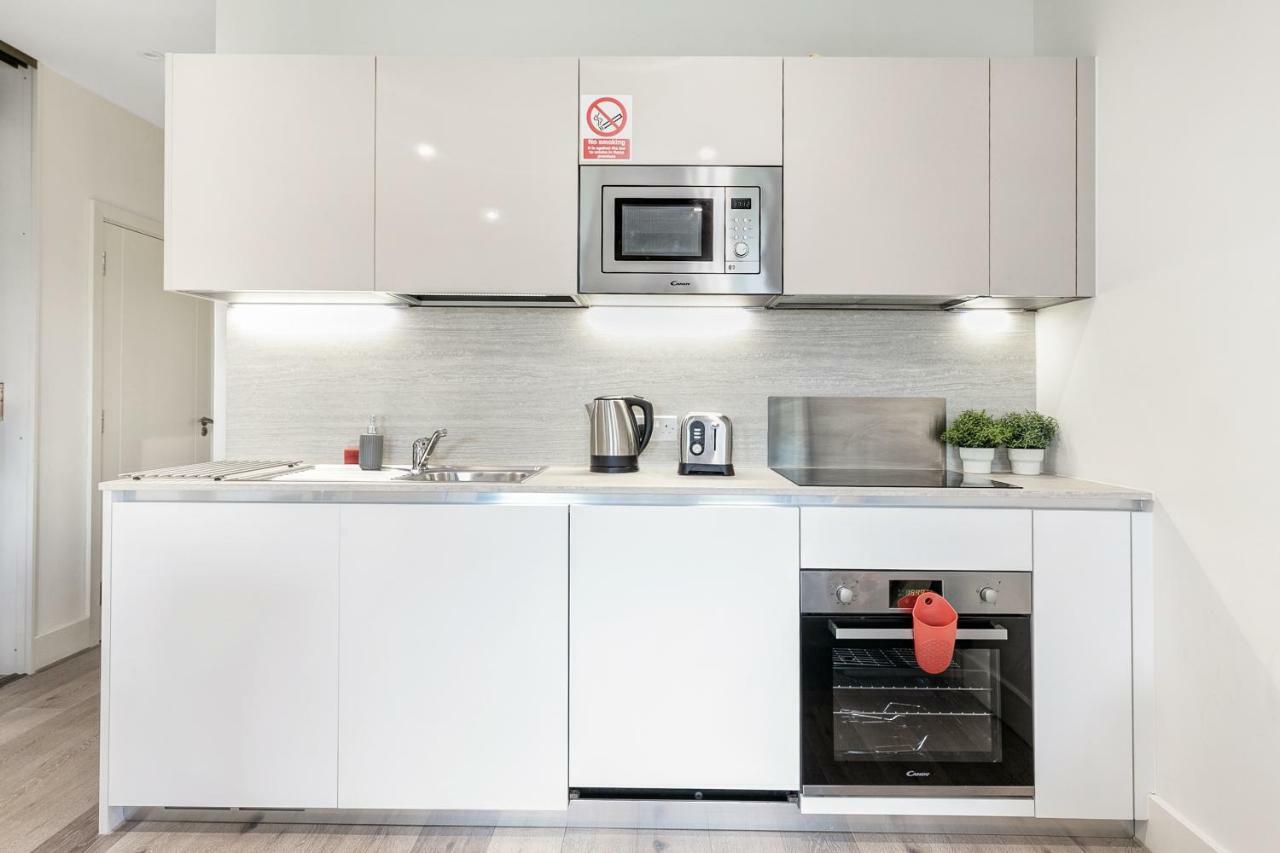 Mondial Apartments At Heathrow Harmondsworth Bagian luar foto