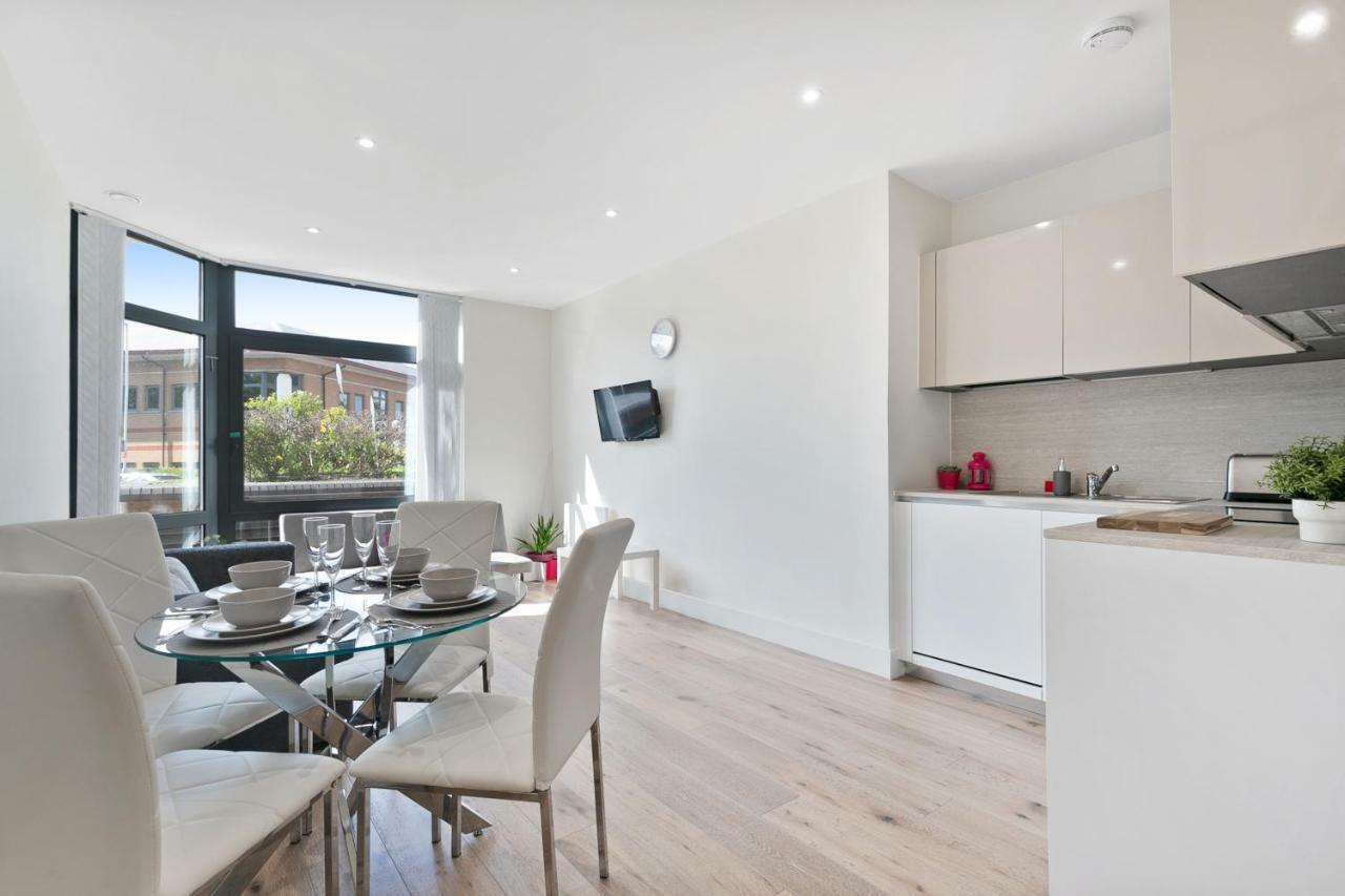 Mondial Apartments At Heathrow Harmondsworth Bagian luar foto