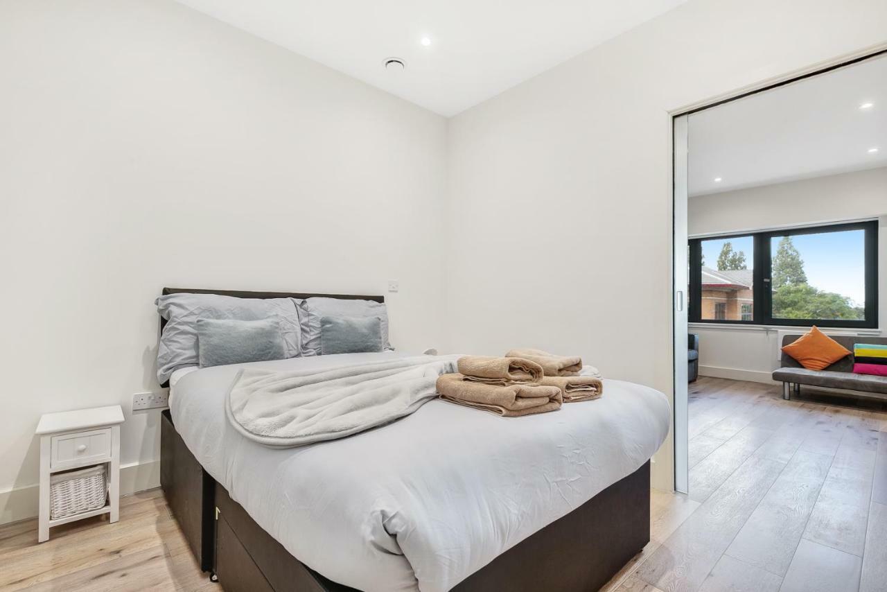 Mondial Apartments At Heathrow Harmondsworth Bagian luar foto