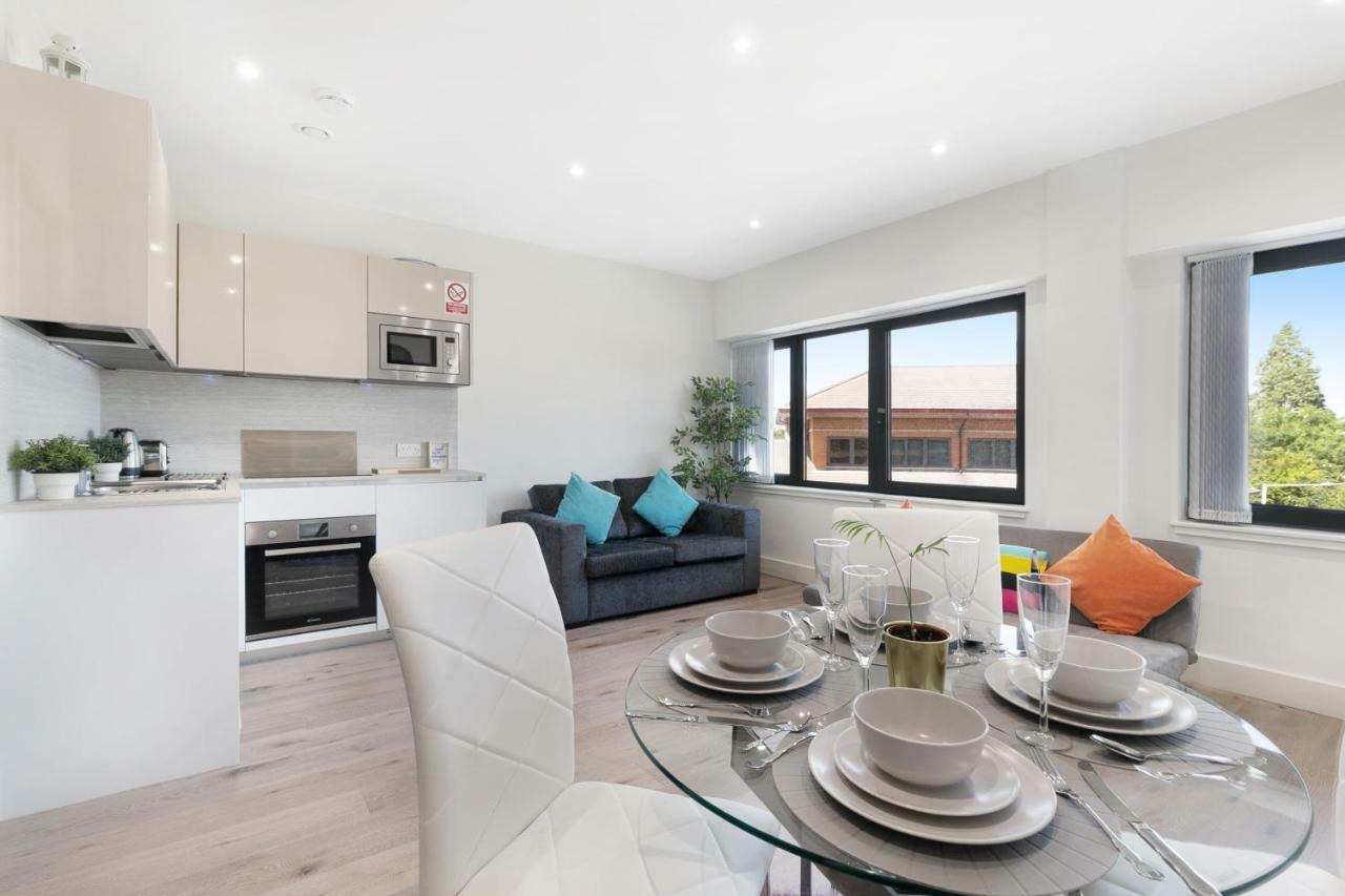Mondial Apartments At Heathrow Harmondsworth Bagian luar foto
