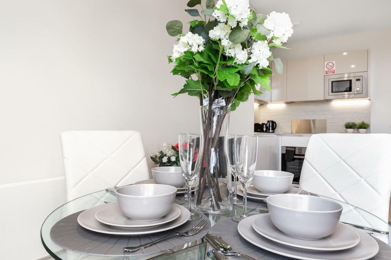 Mondial Apartments At Heathrow Harmondsworth Bagian luar foto