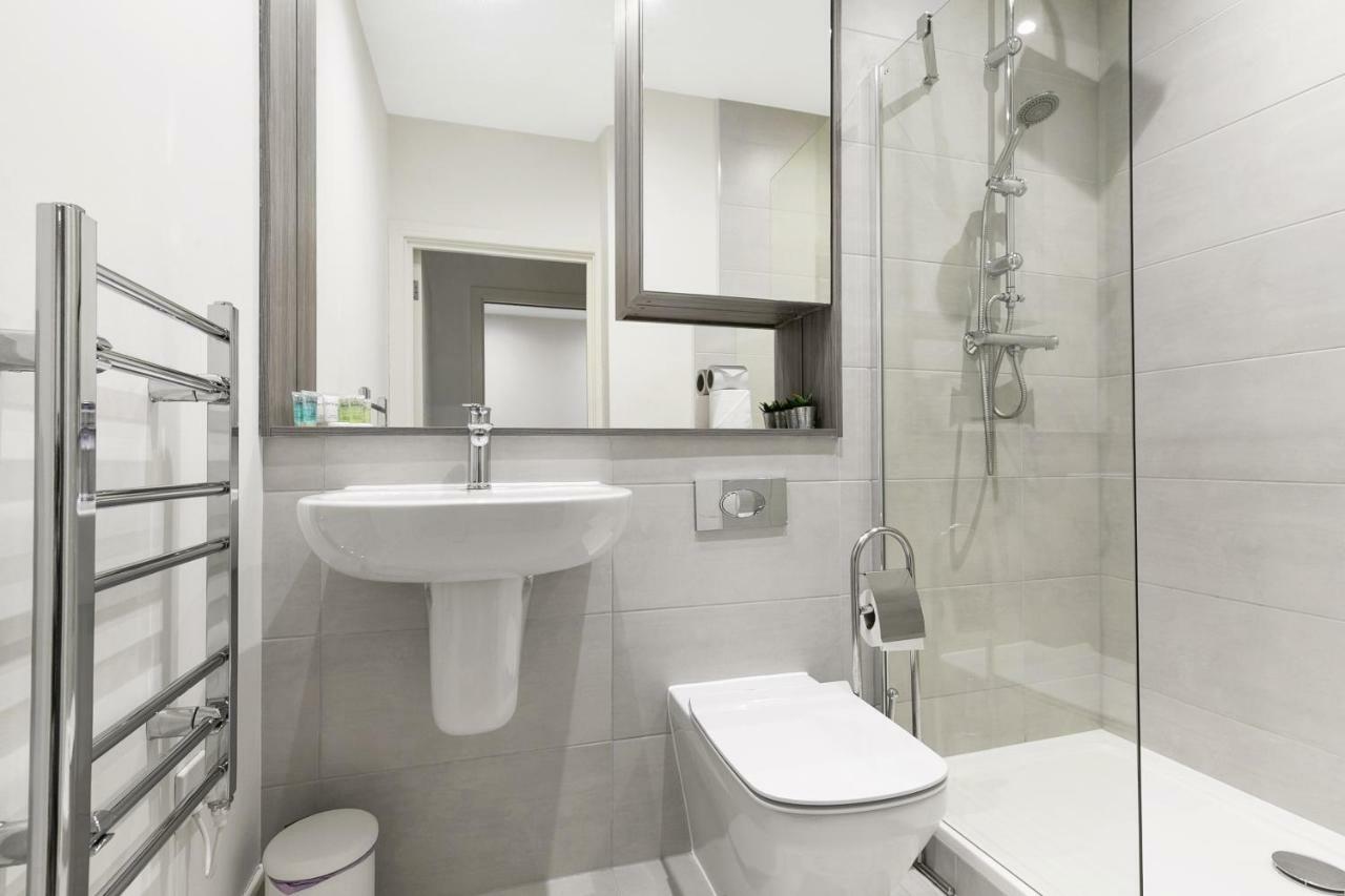 Mondial Apartments At Heathrow Harmondsworth Bagian luar foto