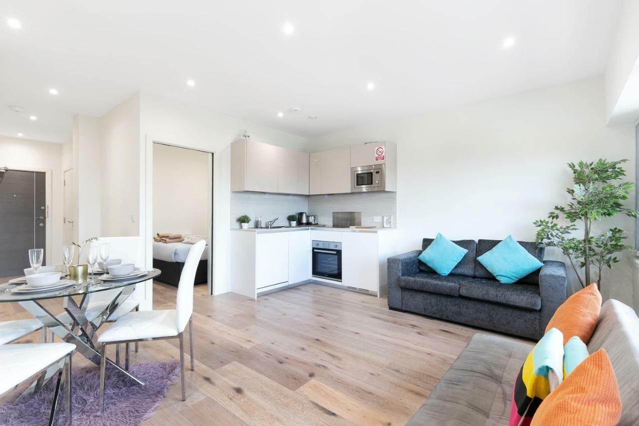 Mondial Apartments At Heathrow Harmondsworth Bagian luar foto
