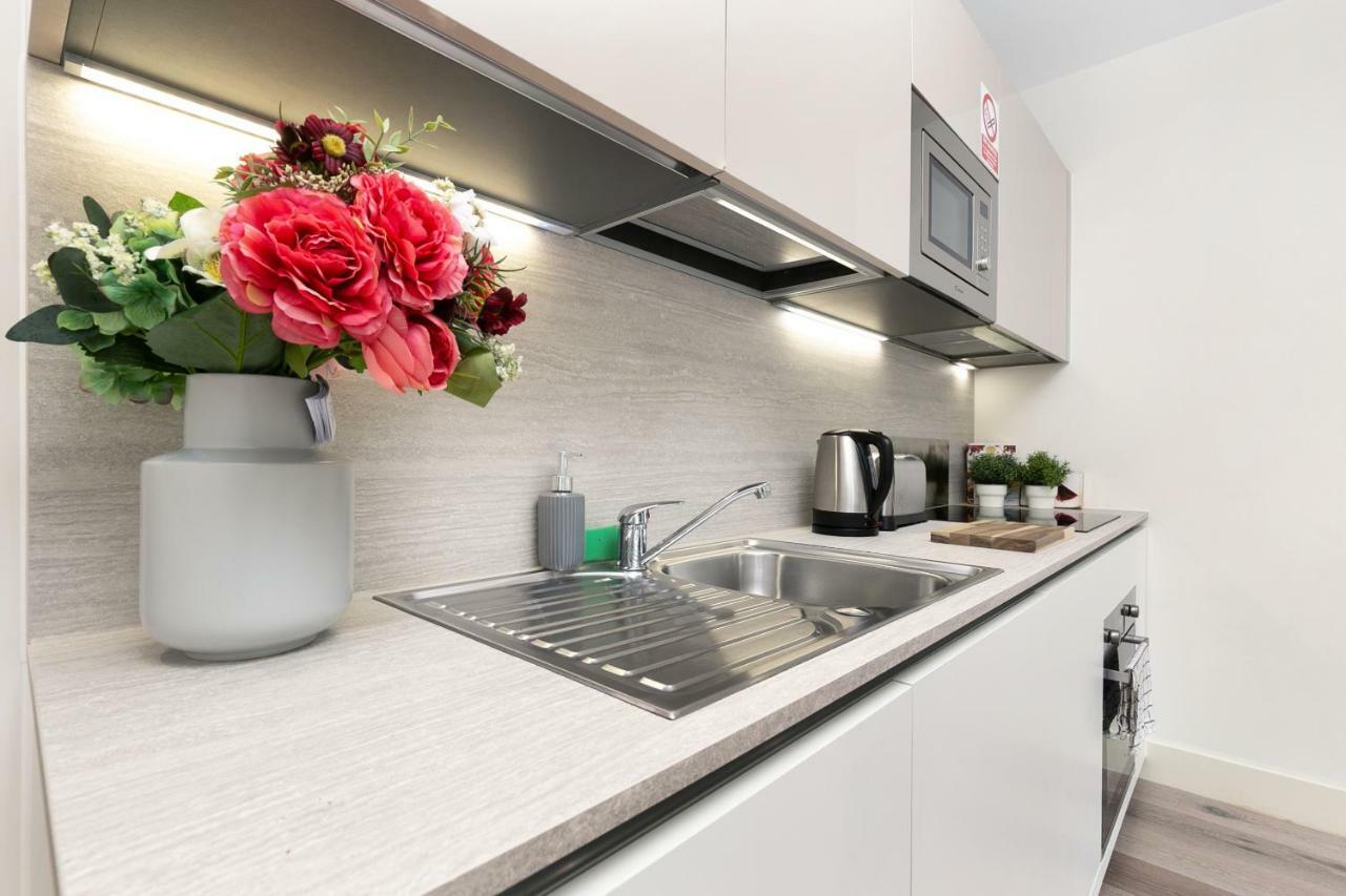 Mondial Apartments At Heathrow Harmondsworth Bagian luar foto