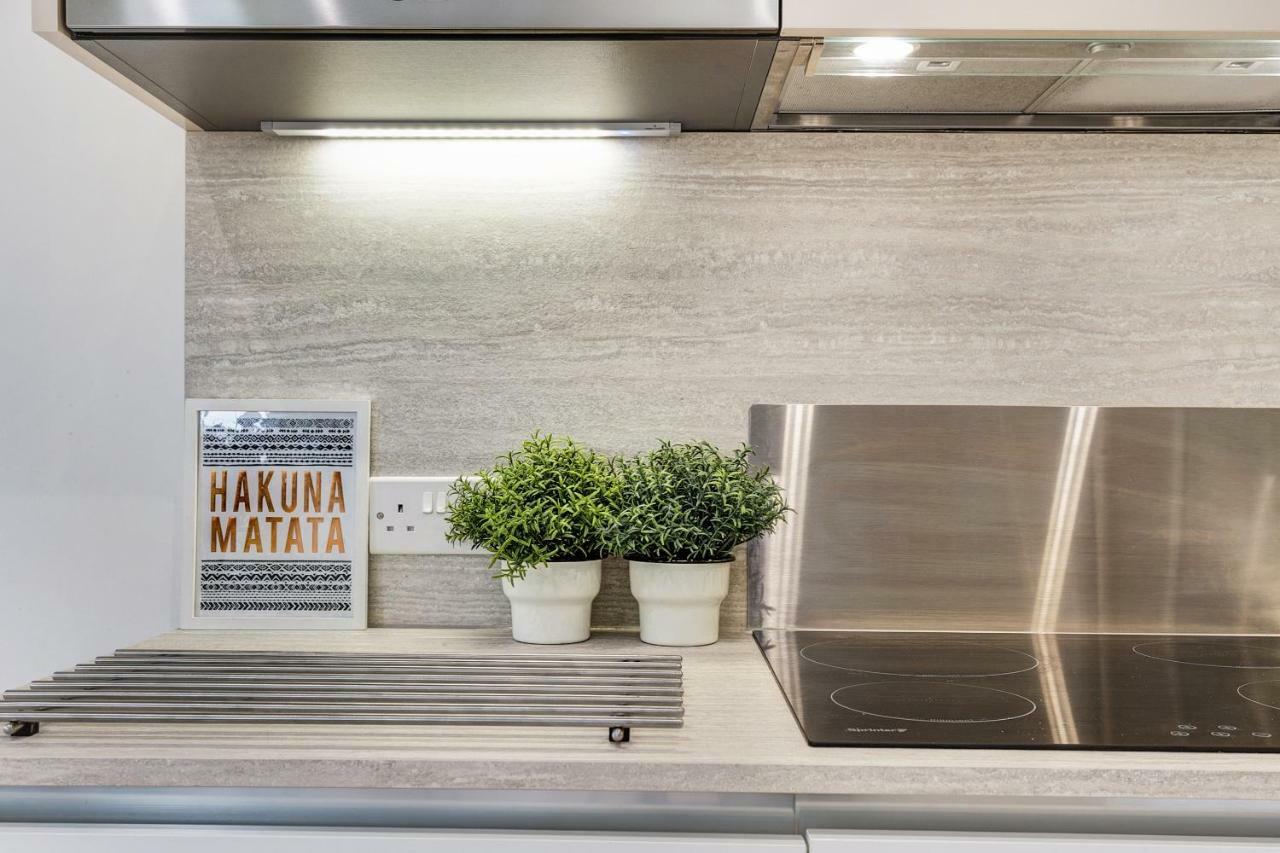 Mondial Apartments At Heathrow Harmondsworth Bagian luar foto