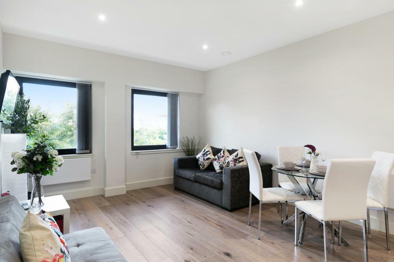 Mondial Apartments At Heathrow Harmondsworth Bagian luar foto