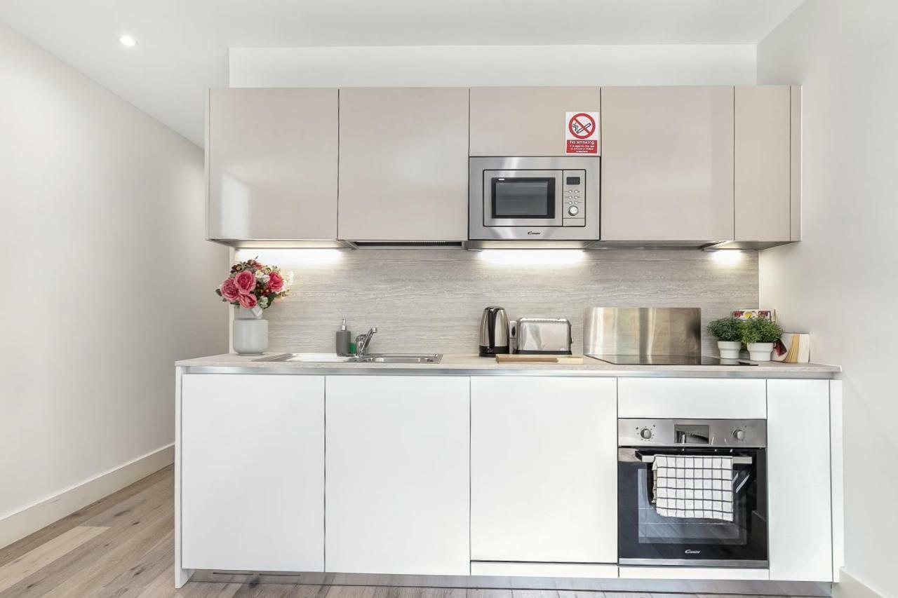 Mondial Apartments At Heathrow Harmondsworth Bagian luar foto
