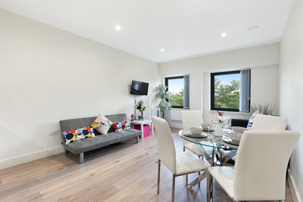 Mondial Apartments At Heathrow Harmondsworth Bagian luar foto