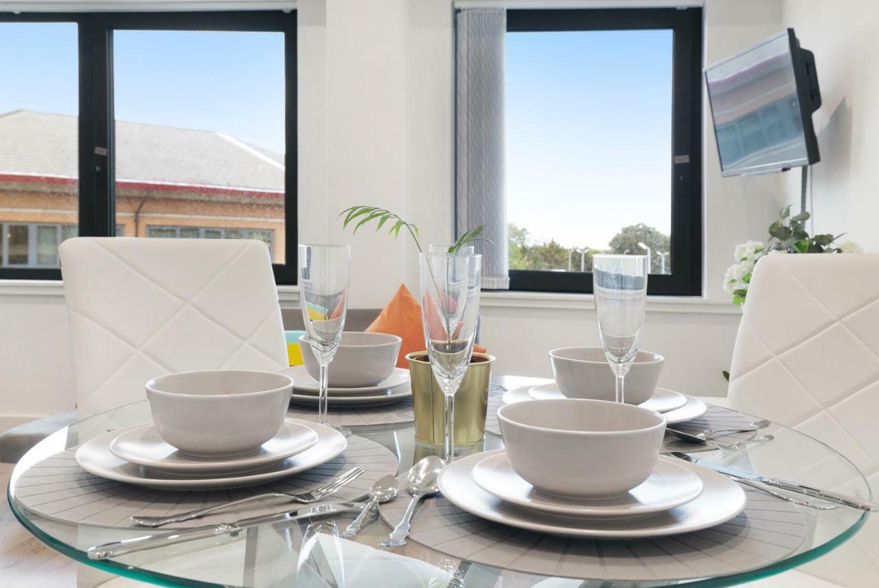 Mondial Apartments At Heathrow Harmondsworth Bagian luar foto